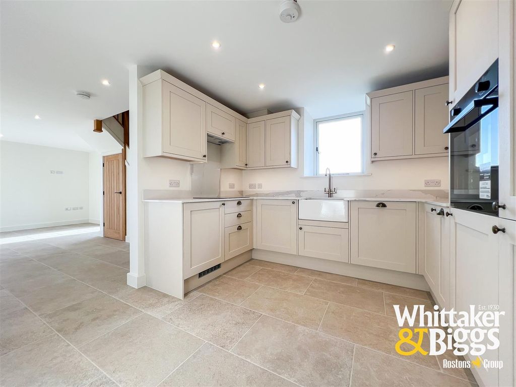 Property photo 2 of 22 Kitchen