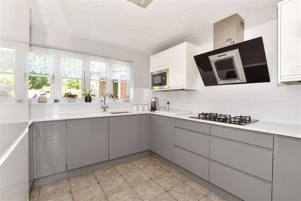 Property photo 3 of 13 Kitchen