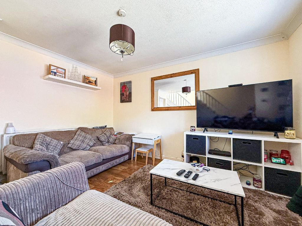 Property photo 2 of 17 4112254