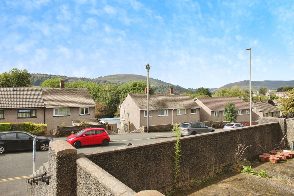 Property photo 3 of 33 Img_4744