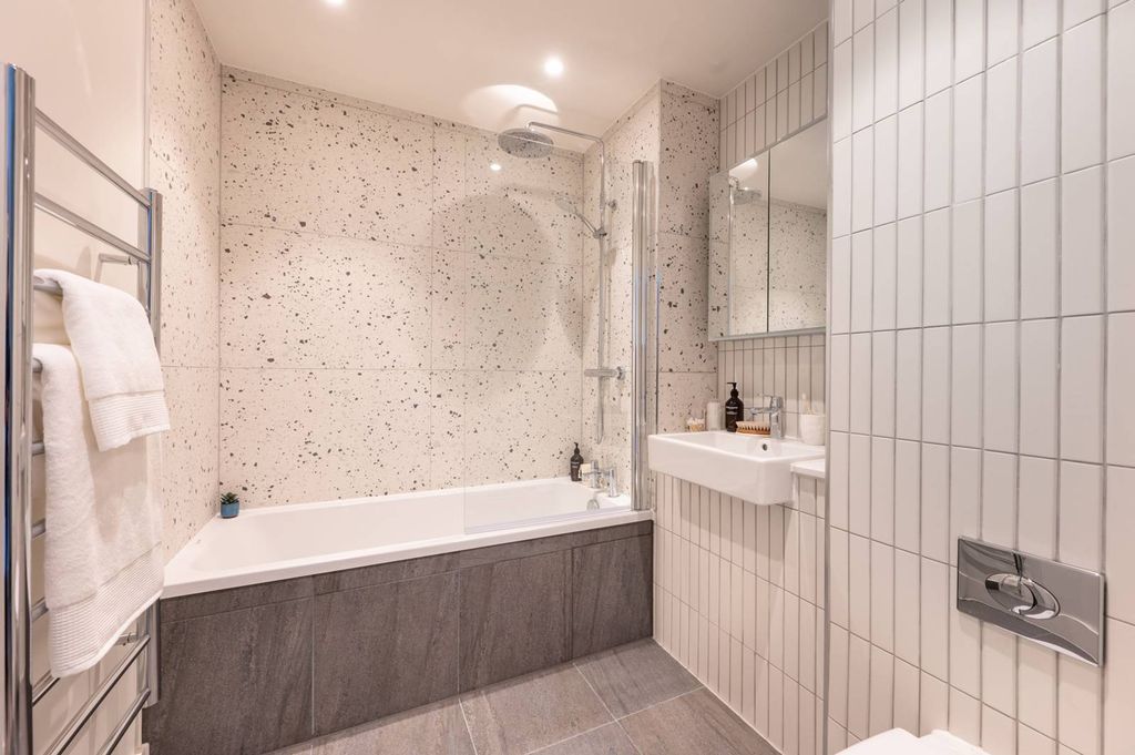 Property photo 1 of 25