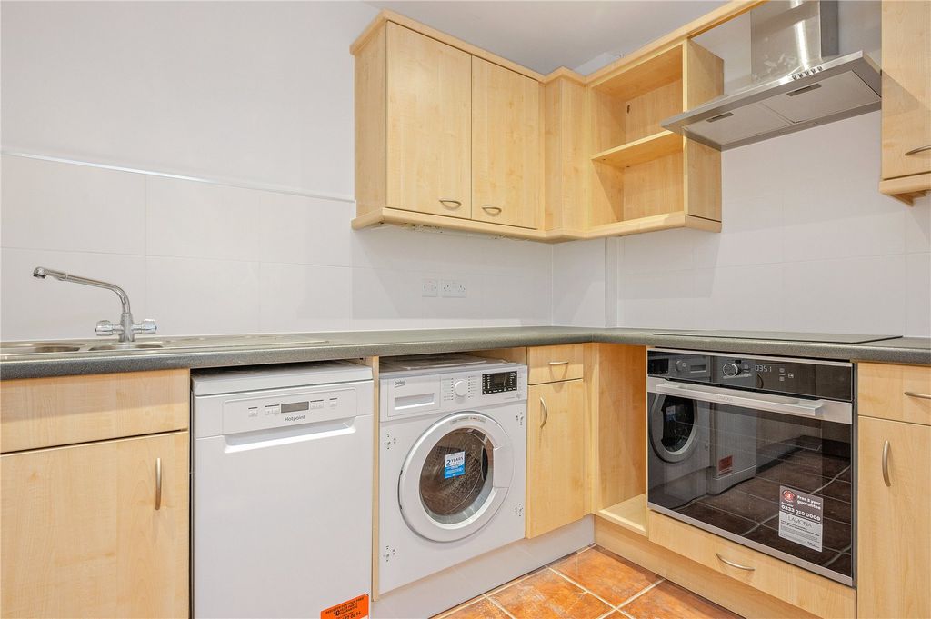 Property photo 3 of 10 Kitchen