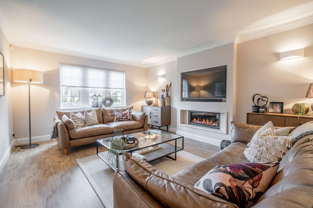 Property photo 3 of 35 Lounge