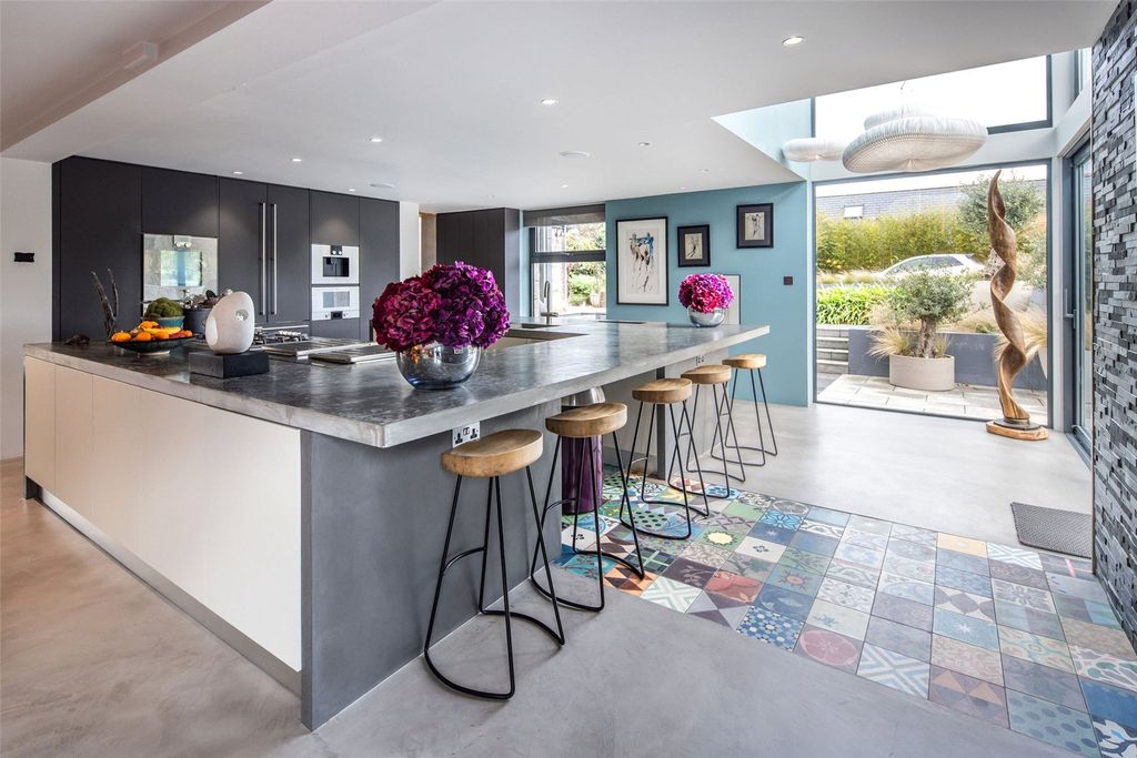 Property photo 3 of 43 Kitchen