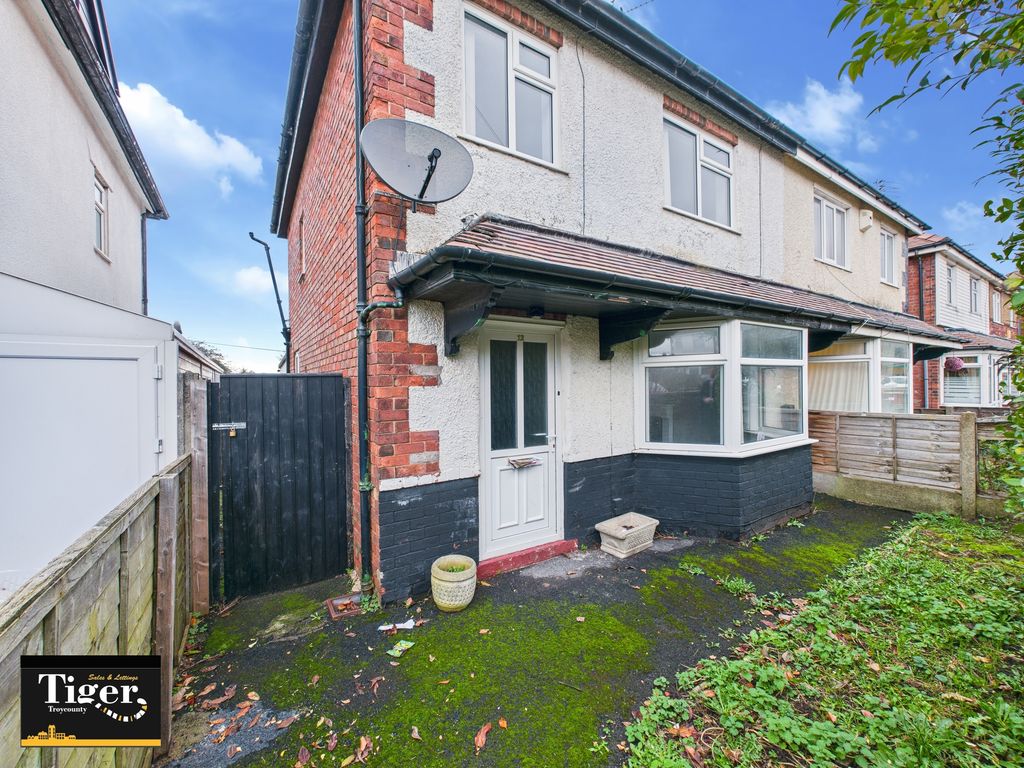 Property photo 1 of 17 Cam03440G0-Pr0467-Still017