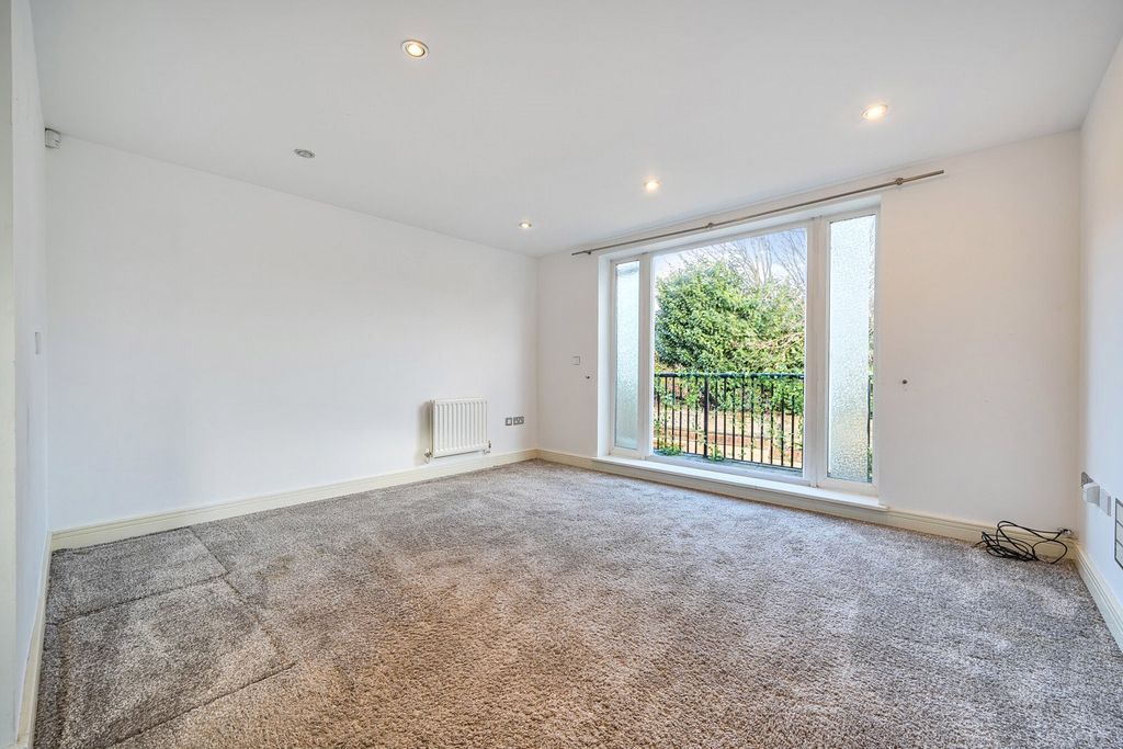 Property photo 3 of 20 1410791-12-698c9B...