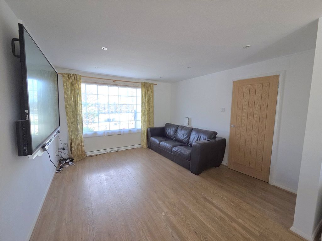 Property photo 2 of 18 Picture No. 10