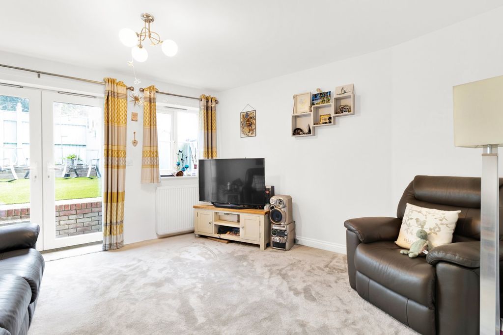 Property photo 2 of 24 Picture No. 01