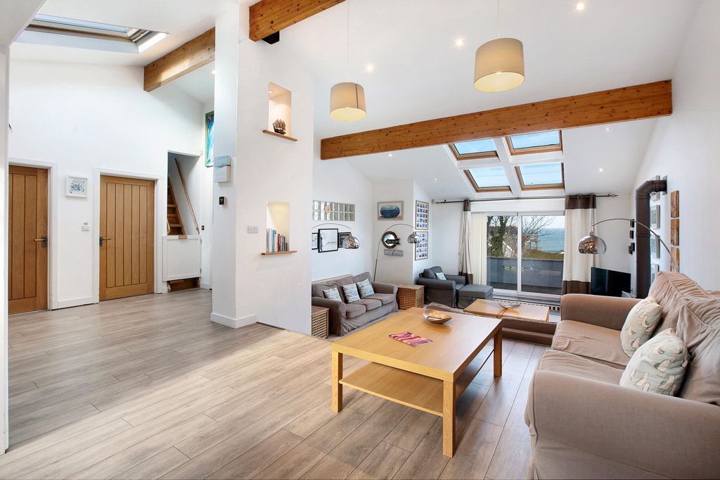 Property photo 3 of 16 Image