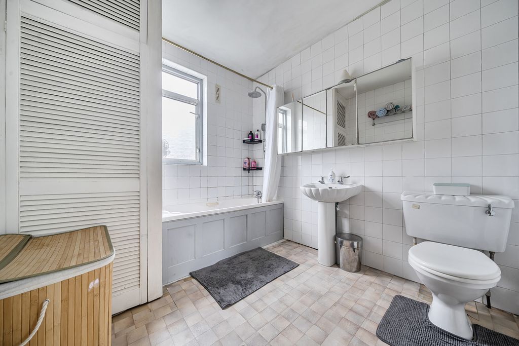Additional image 9 of 3 bed flat for saleCroydon Road, Beckenham BR3