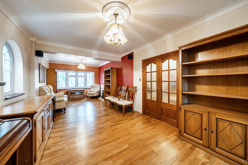 Property photo 2 of 17