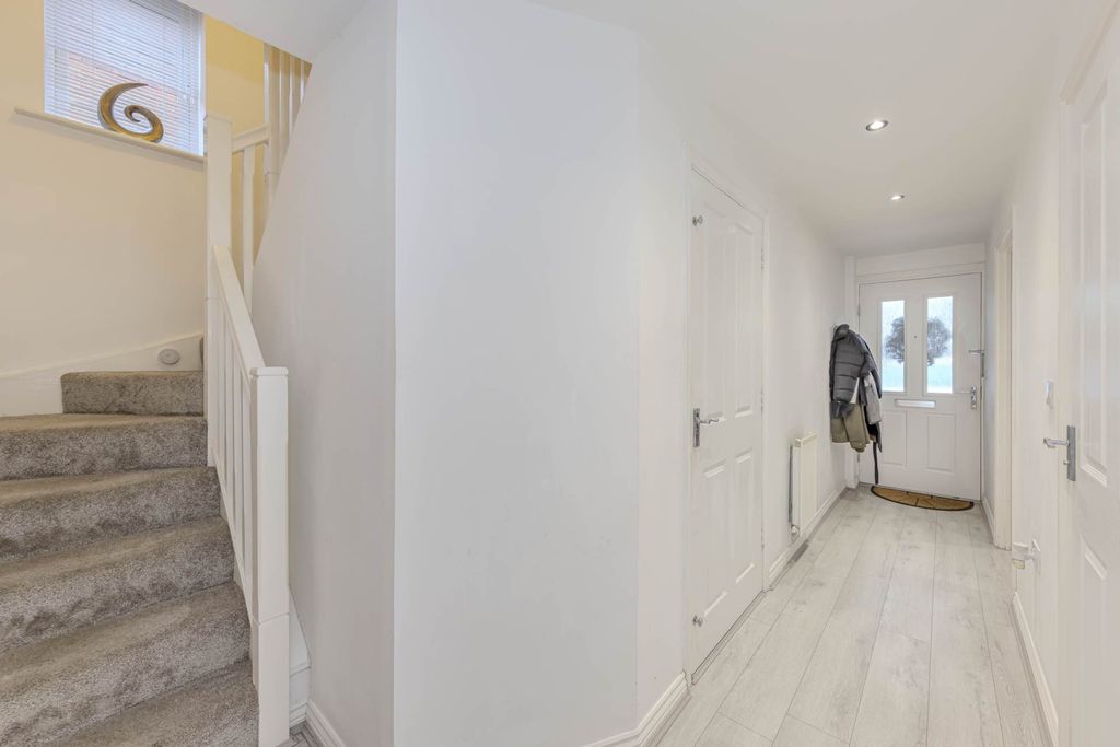 Property photo 2 of 25