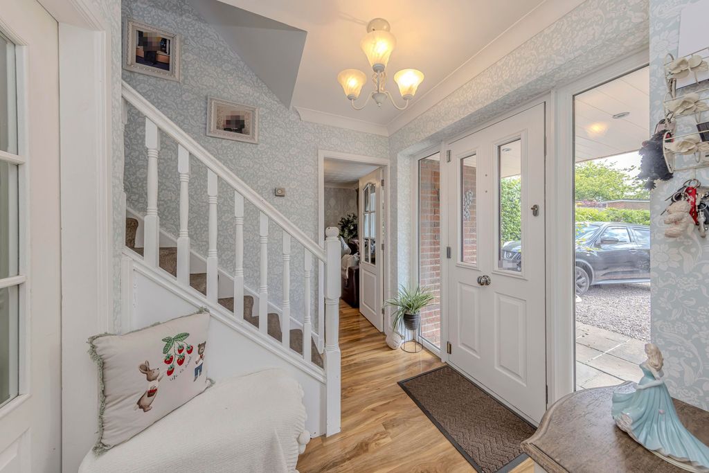 Property photo 2 of 35