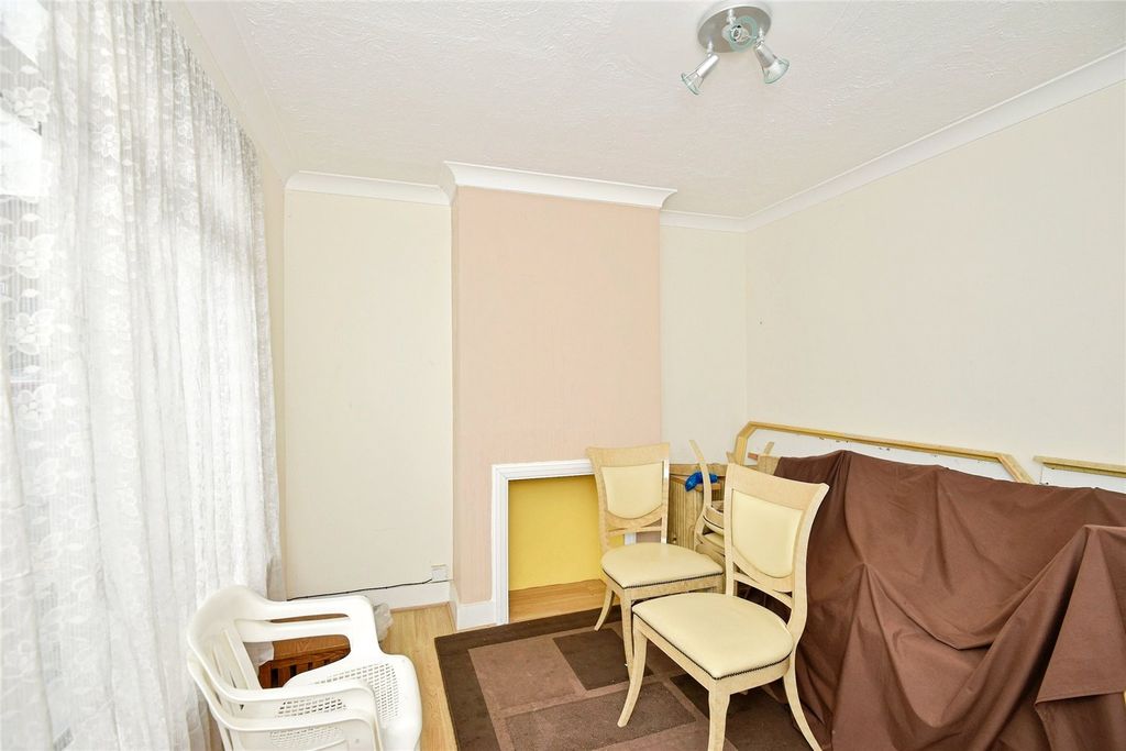 Property photo 3 of 16 Picture No. 10