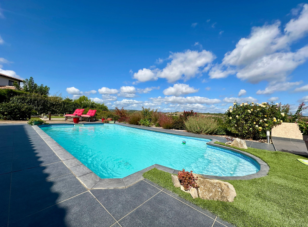 Property photo 2 of 25