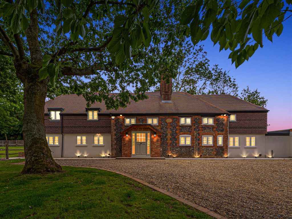 Property photo 1 of 32