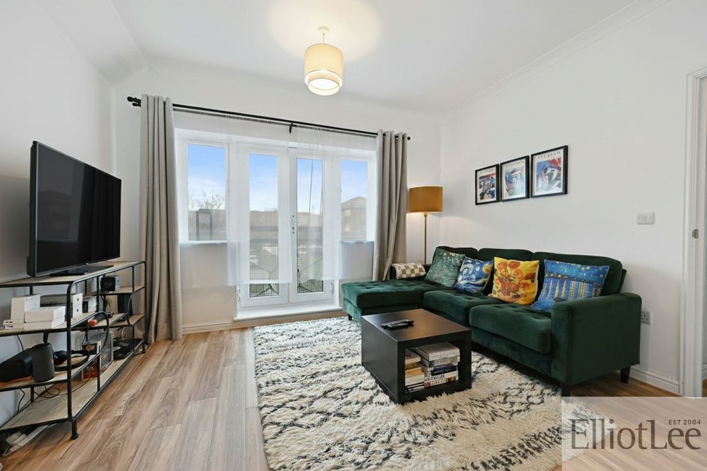 Property photo 2 of 11