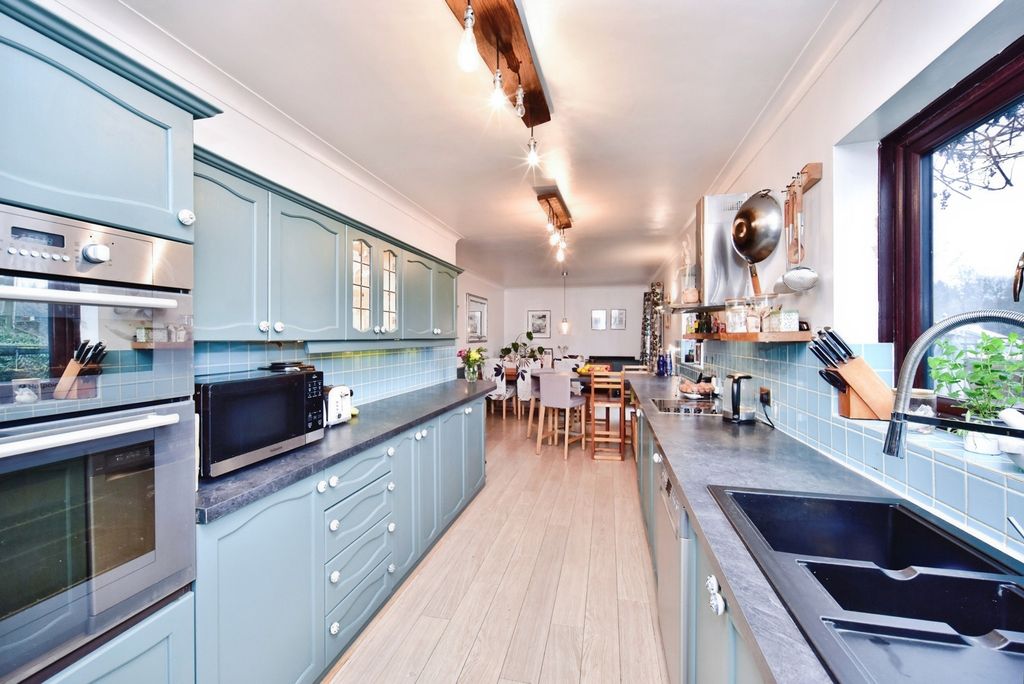 Property photo 1 of 20 Kitchen