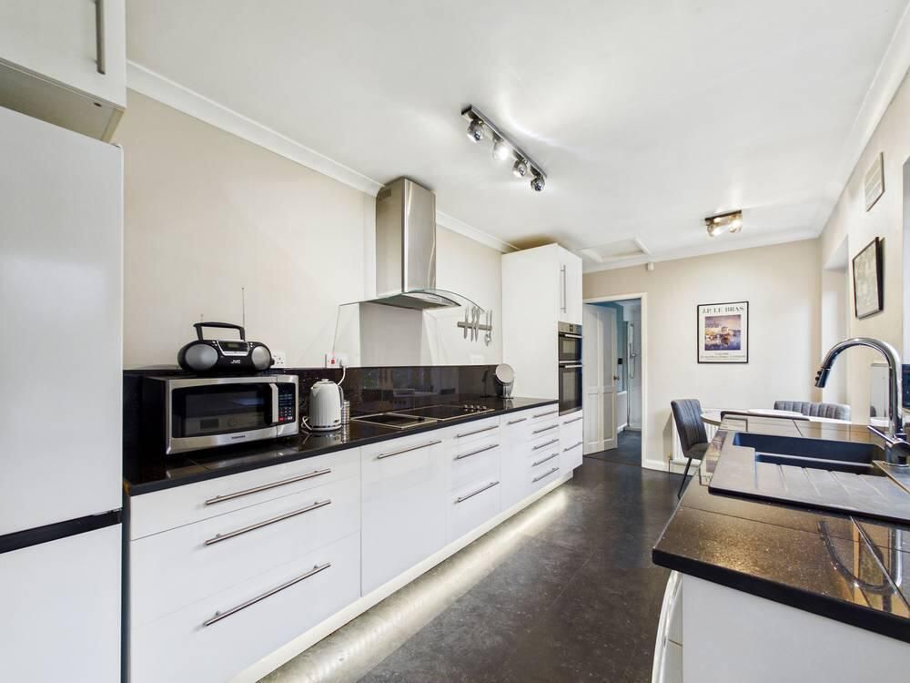 Property photo 3 of 16 Kitchen