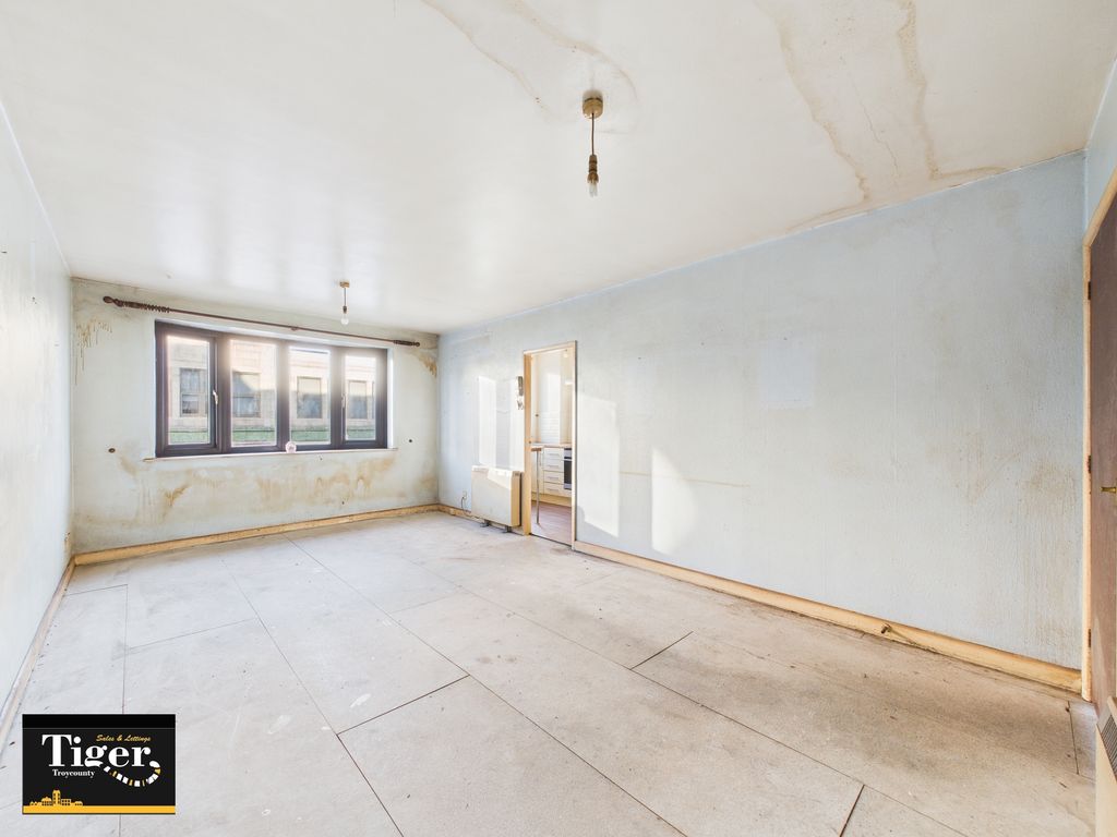 Property photo 3 of 10 Cam03440G0-Pr0483-Still005