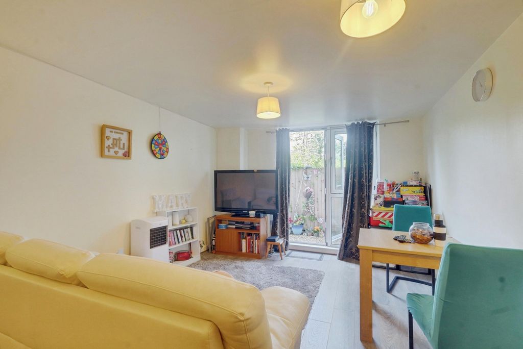 Property photo 3 of 13