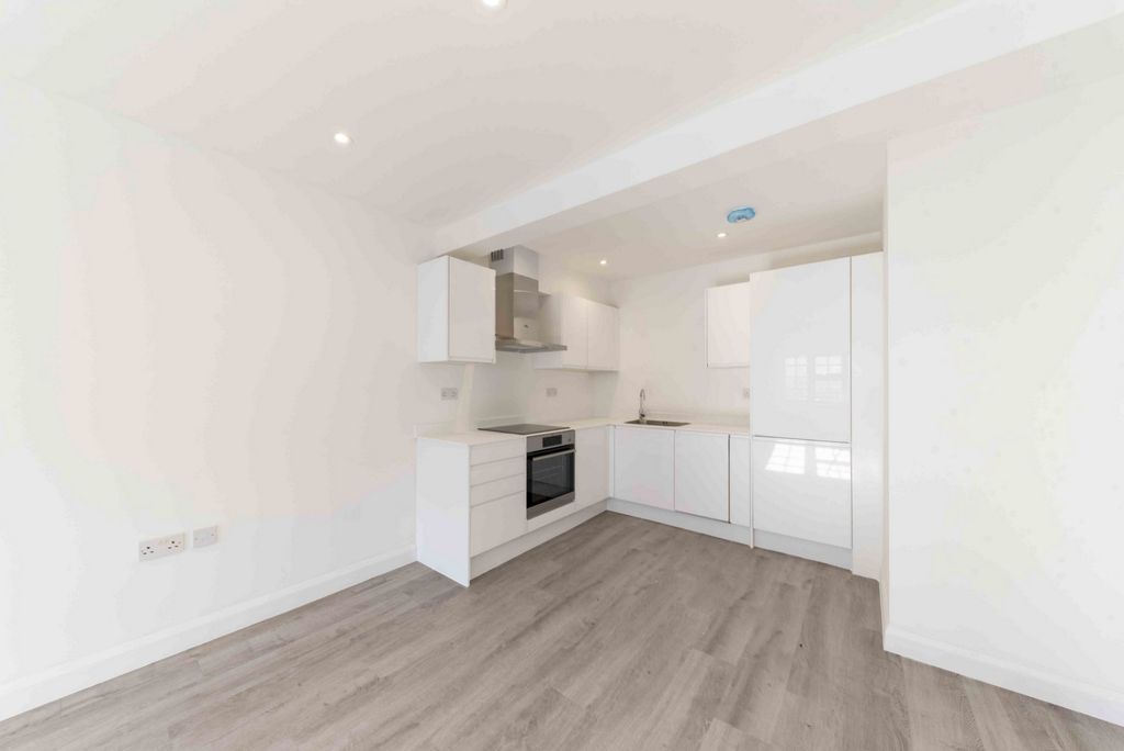 Property photo 2 of 5 Photo 4