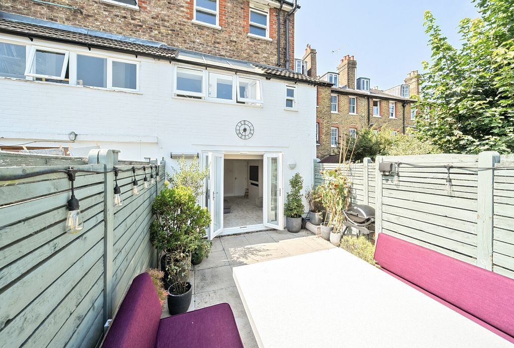 Property photo 2 of 16 1335429-8-68935Fa...