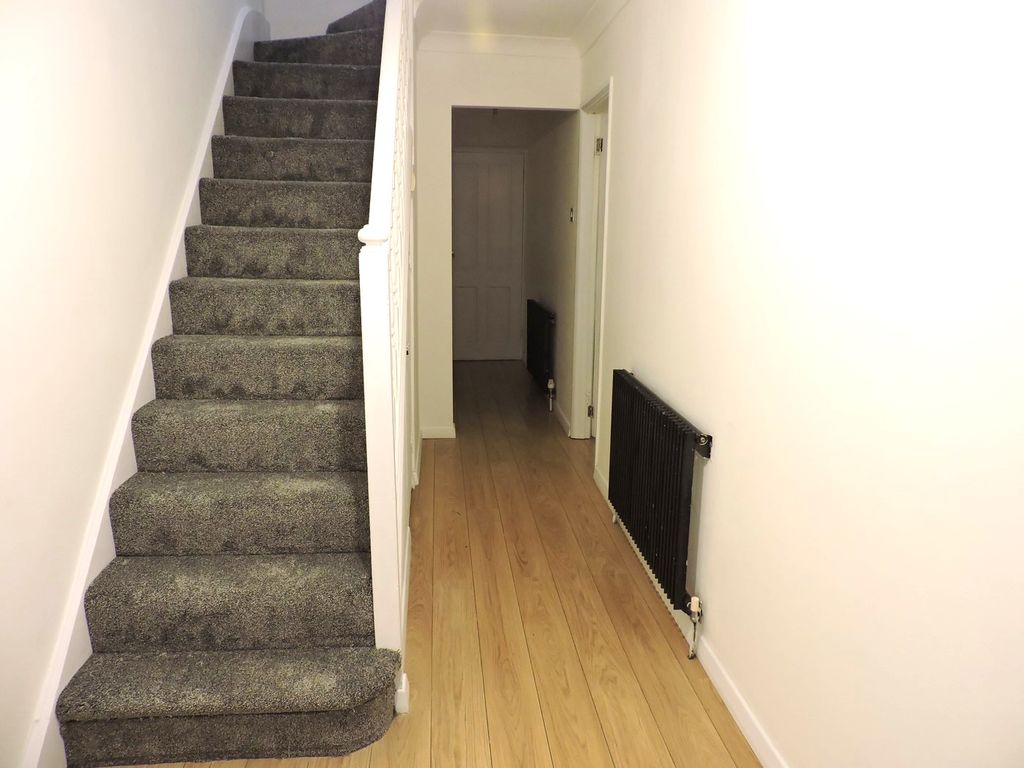 Property photo 2 of 28