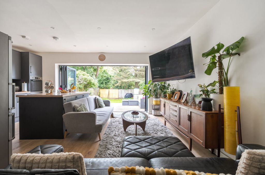 Property photo 2 of 12 1470221-9-6A3663E...