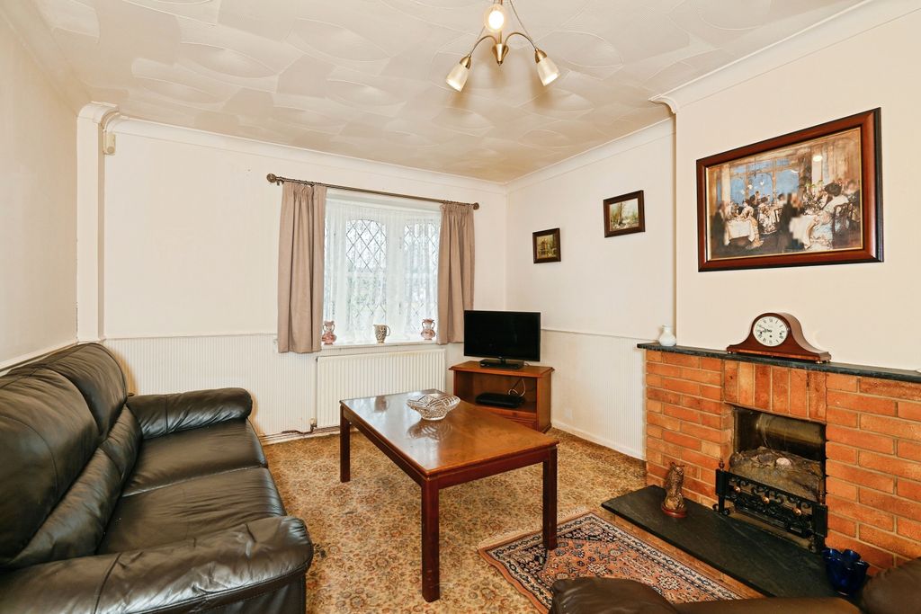 Property photo 1 of 20 Living Room
