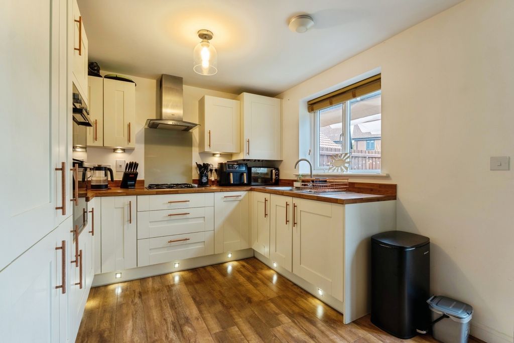 Property photo 2 of 17 Pbox-Img.Jpg