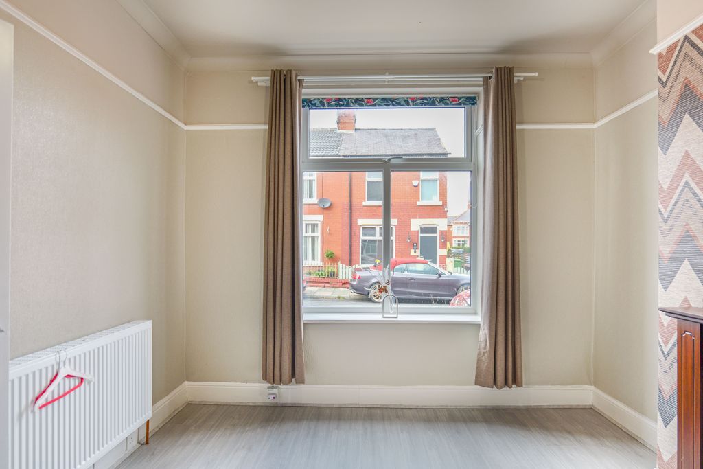 Property photo 2 of 27