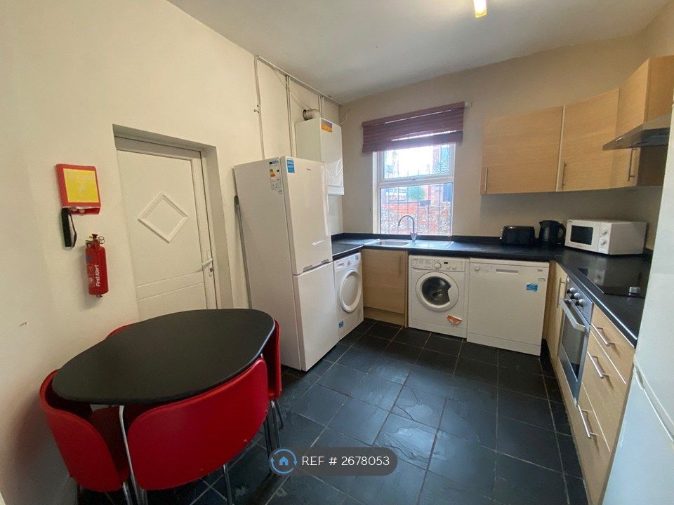 Property photo 2 of 5 Kitchen