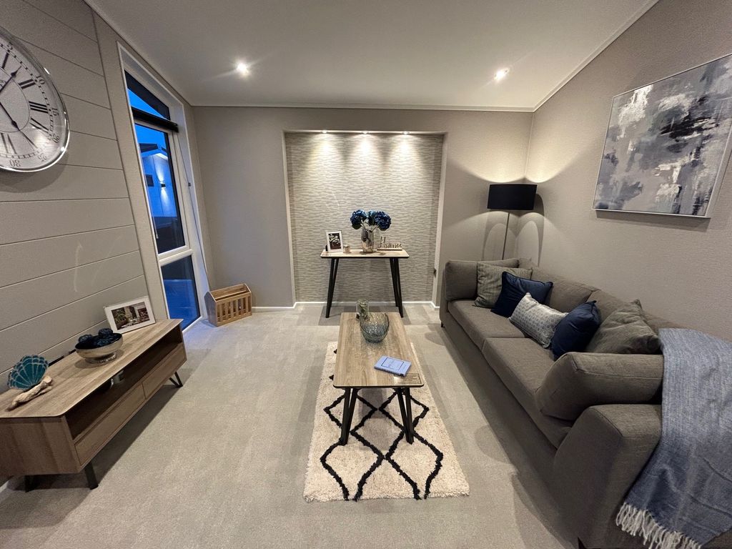 Property photo 1 of 14 Lounge 