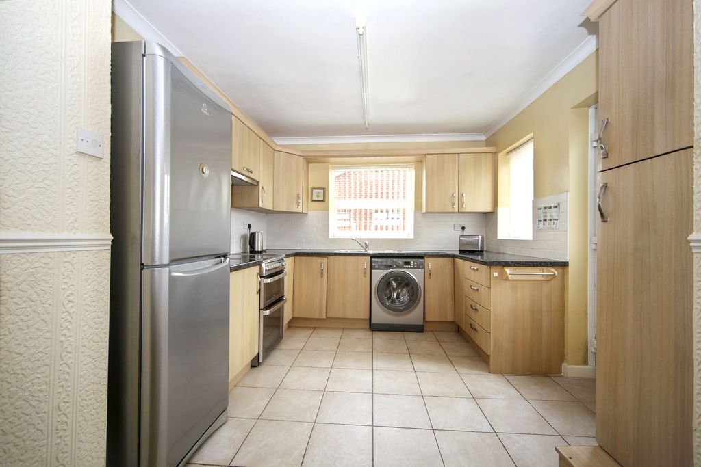 Property photo 3 of 25