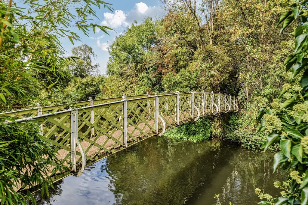 Property photo 3 of 12