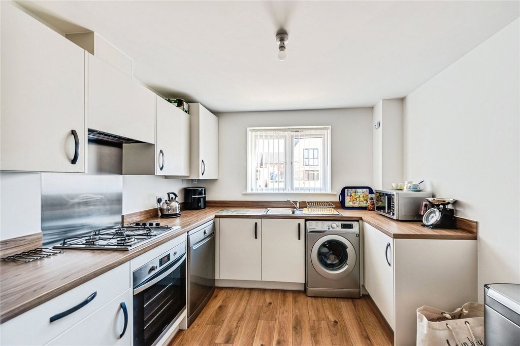 Property photo 2 of 17 Picture No. 11