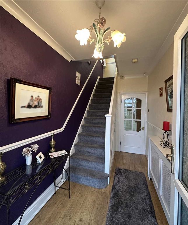 Property photo 3 of 22 Enclosed Entrance Lobby: