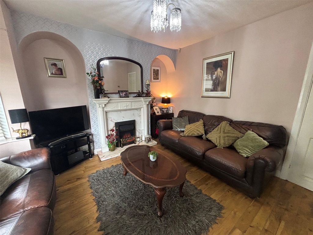 Property photo 2 of 16 Lounge