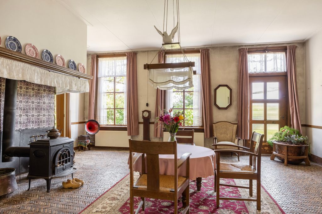 Property photo 3 of 44