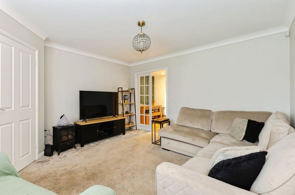 Property photo 2 of 20