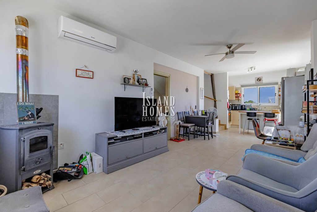 Property photo 2 of 25