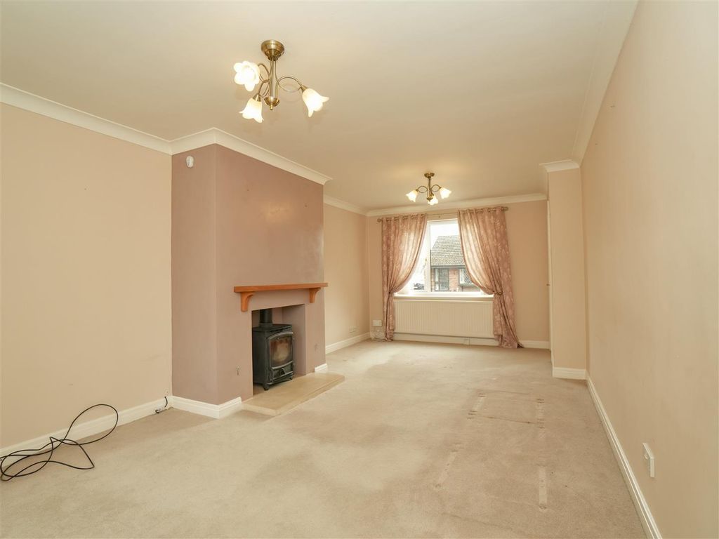 Property photo 2 of 22 Living Room