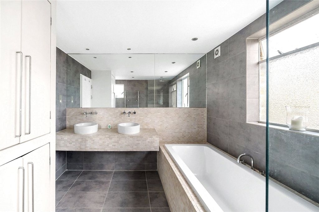 Property photo 3 of 11 Picture No. 37