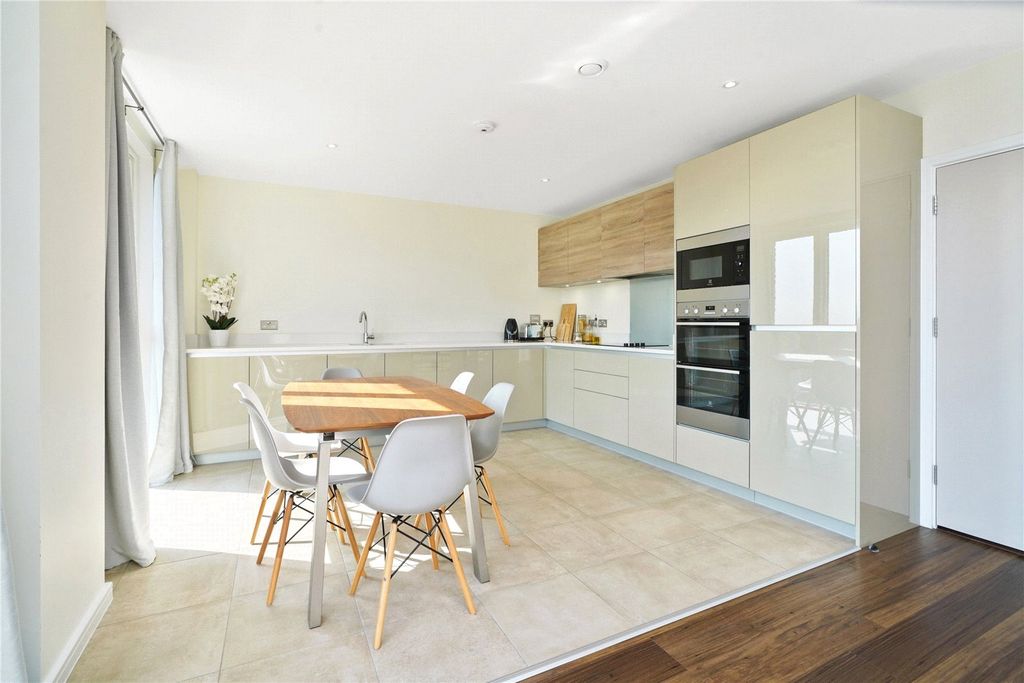 Property photo 2 of 11 Kitchen
