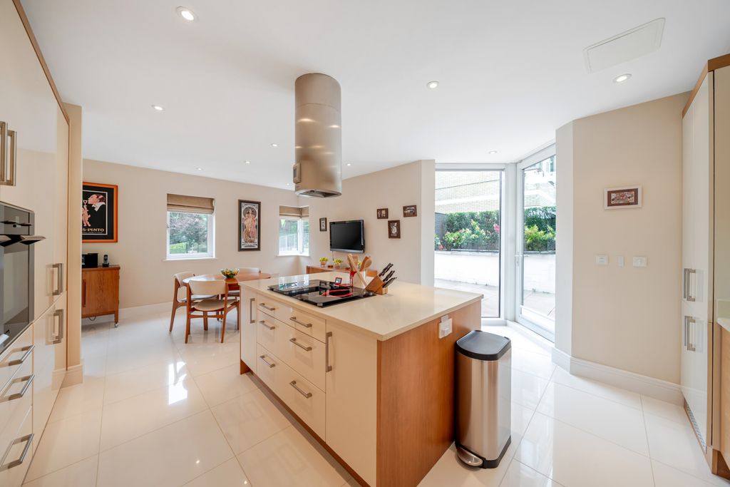 Property photo 3 of 23 Kitchen &amp; Island