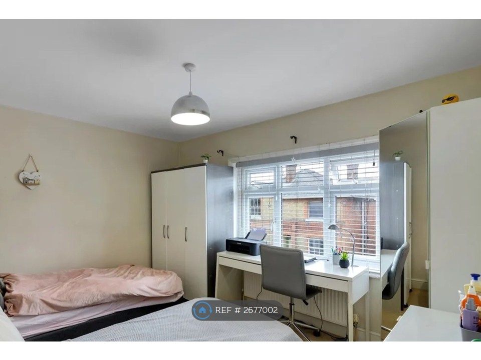 Property photo 2 of 16 Bedroom 2