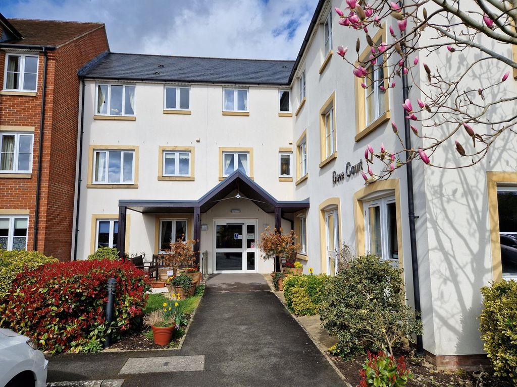 Property photo 1 of 15 Main Entrance