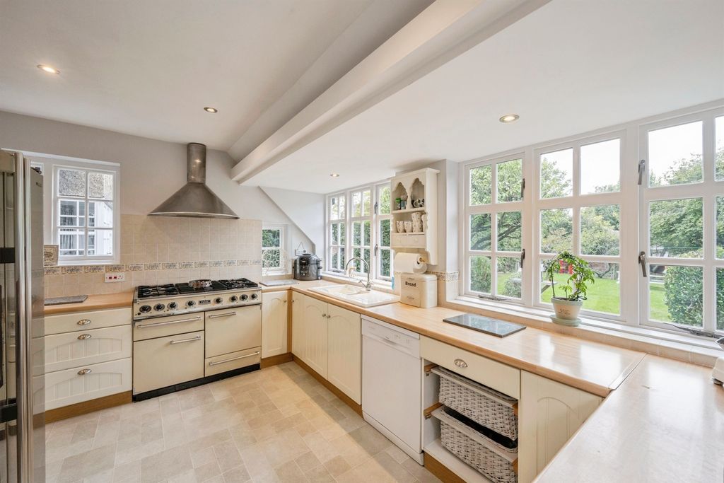 Property photo 3 of 26