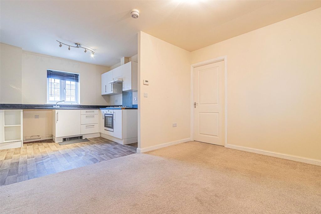 Property photo 2 of 8 Picture No. 10